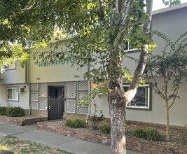 Huntington Apartments in Sacramento, CA - Foto de edificio - Building Photo
