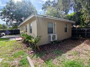 1645 NE 149th St in Miami, FL - Building Photo - Building Photo