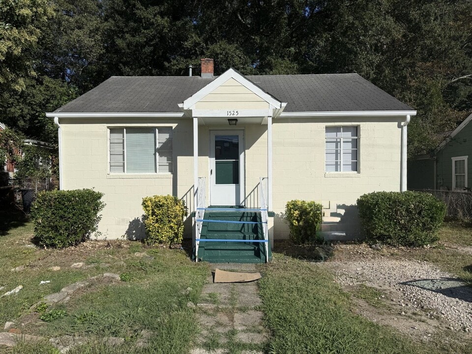 1525 Lovett St in Greensboro, NC - Building Photo