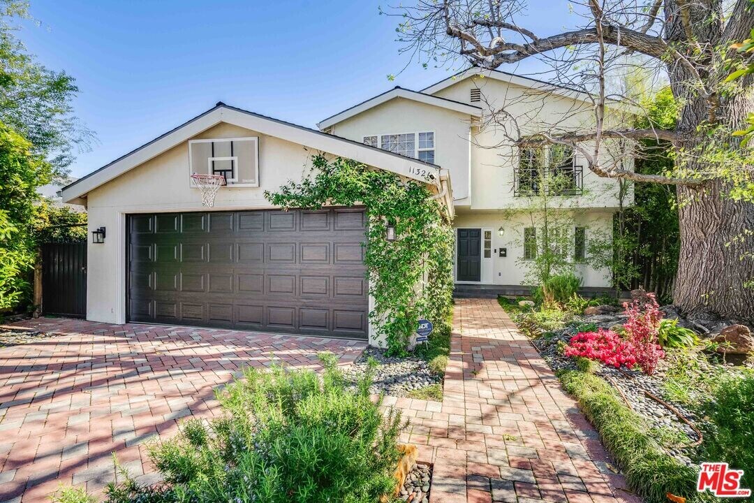 11326 Isleta St in Los Angeles, CA - Building Photo