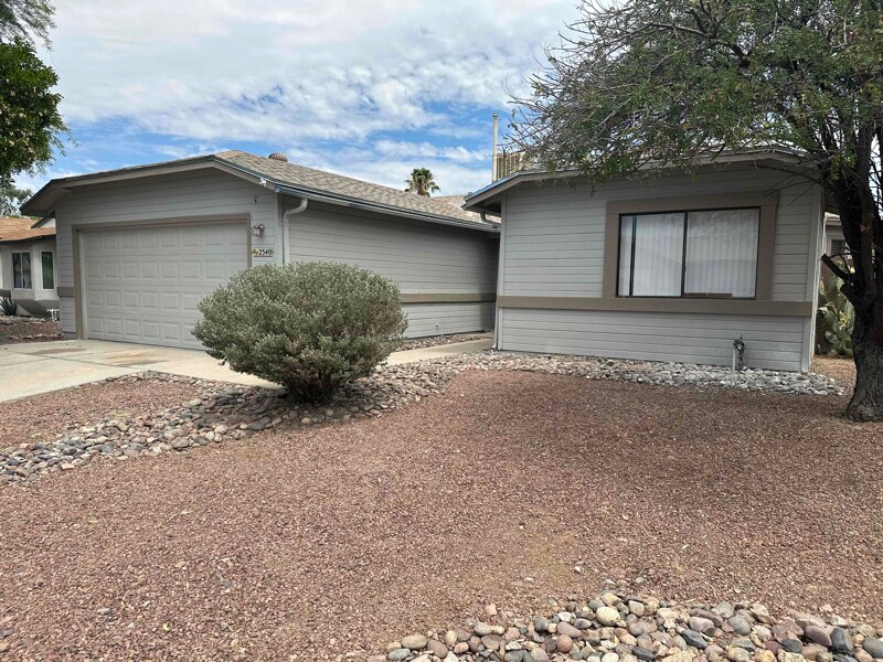 2540 W Falbrook Way in Tucson, AZ - Building Photo