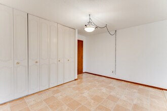 2700 Oxford St N, Unit 133 in Roseville, MN - Foto de edificio - Building Photo