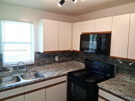 4160 NW 21st St in Lauderhill, FL - Building Photo