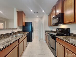 524 Red Dusk Paint Dr in La Marque, TX - Building Photo - Building Photo
