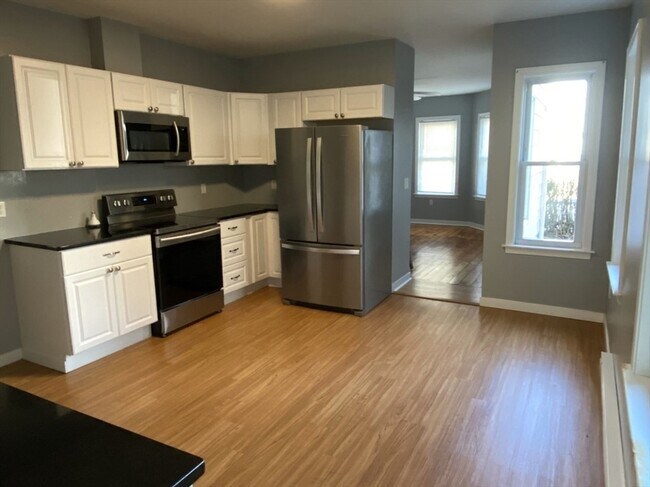 10 Sterling St in Worcester, MA - Building Photo - Building Photo