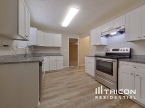 819 Plumbridge Ct in Lithonia, GA - Building Photo - Building Photo