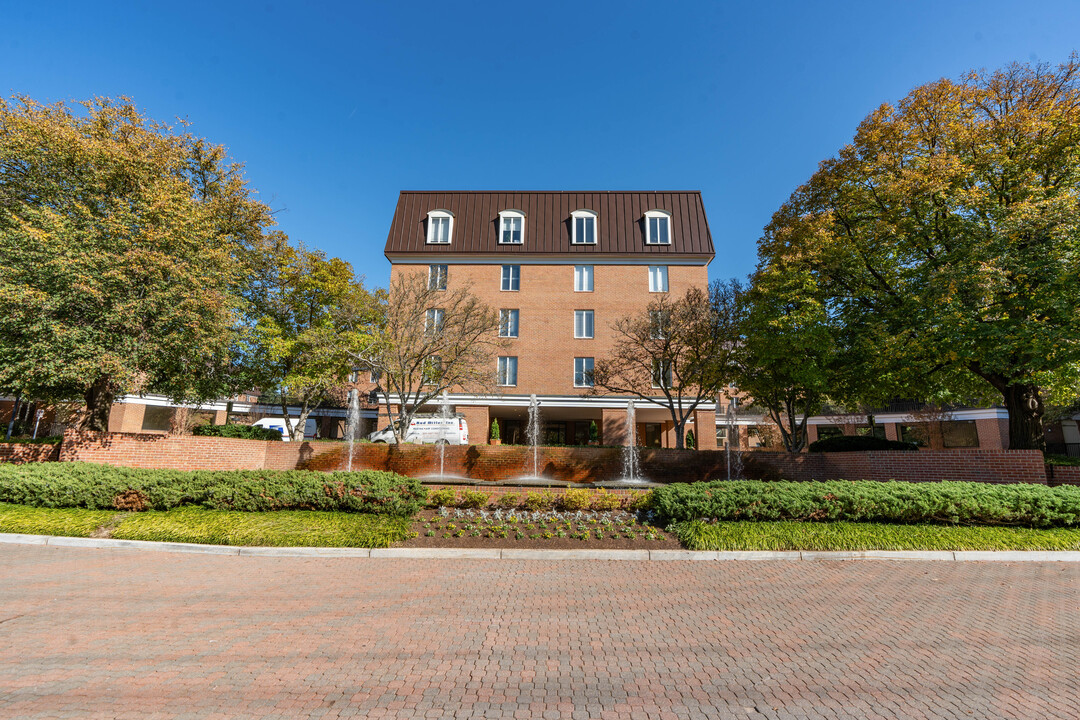 8101 Connecticut Ave in Chevy Chase, MD - Building Photo