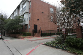 Carriage House in Dallas, TX - Building Photo - Building Photo