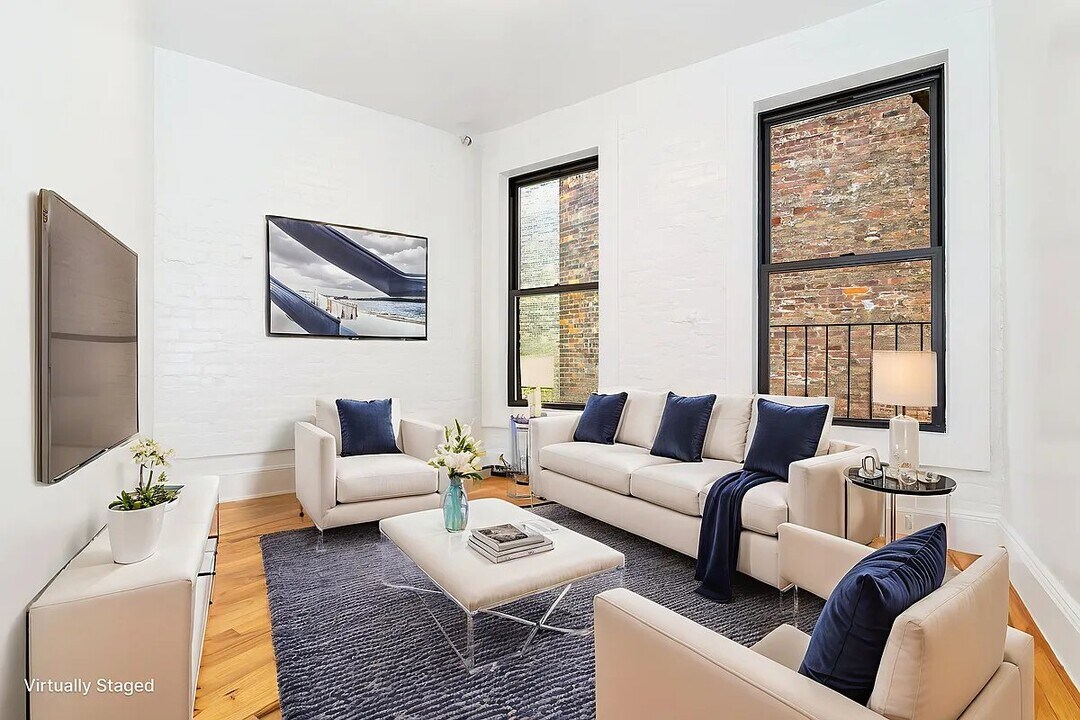 117 Perry St in New York, NY - Building Photo