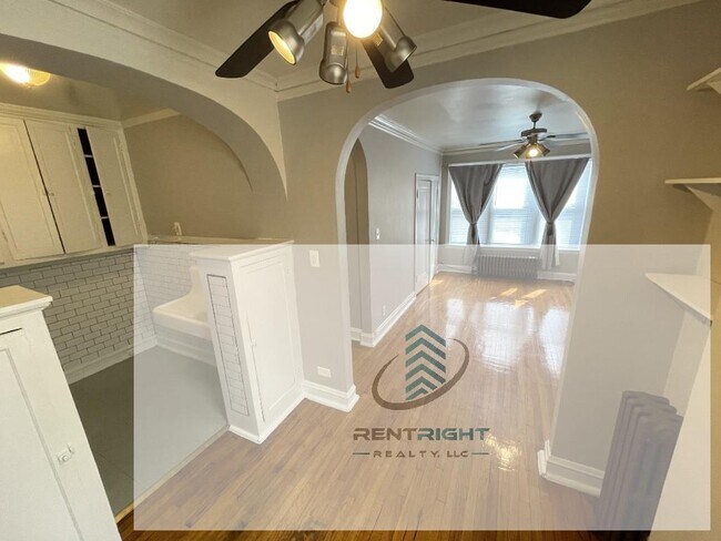 4588 N Elston Ave in Chicago, IL - Building Photo - Building Photo