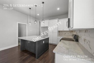 204 N Getzendaner St in Waxahachie, TX - Building Photo - Building Photo