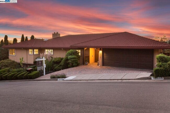 10336 Greenview Dr in Oakland, CA - Foto de edificio - Building Photo