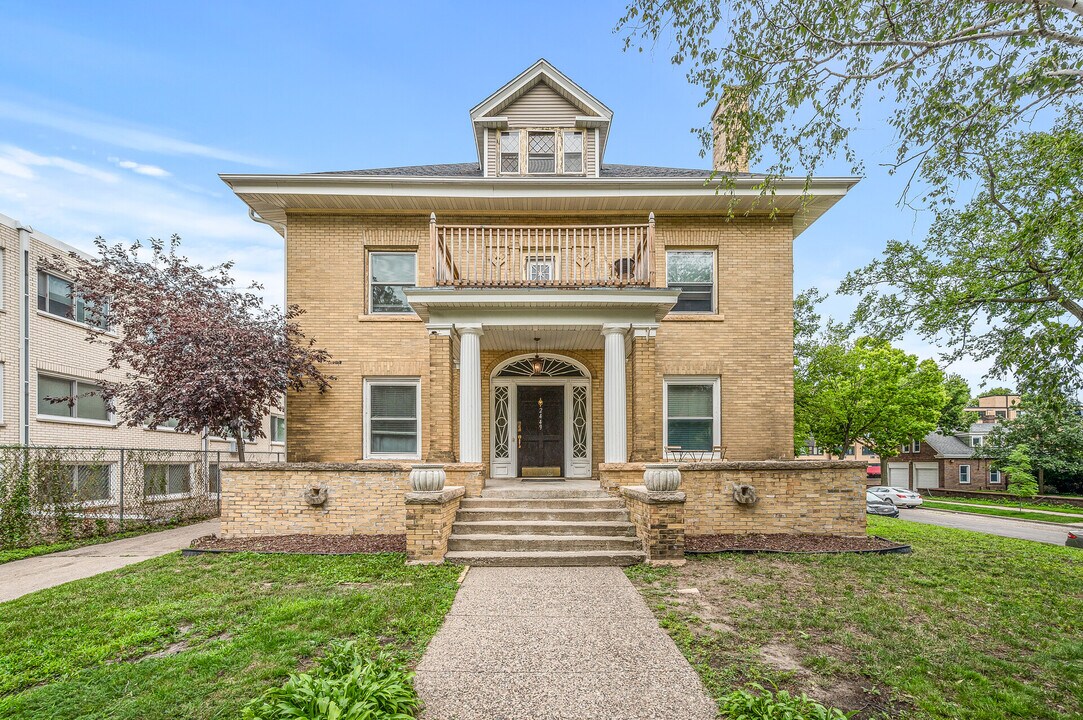 2449 Pillsbury Ave S, Unit 1 in Minneapolis, MN - Foto de edificio