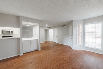 Champion Oaks in Houston, TX - Foto de edificio - Building Photo