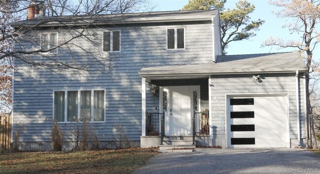 371 S River Rd in Calverton, NY - Building Photo - Building Photo