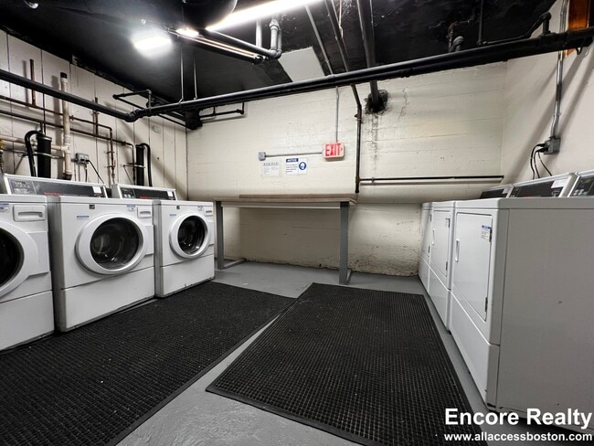 2003 Commonwealth Ave in Boston, MA - Building Photo - Building Photo