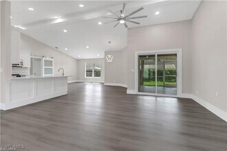 270 Madison Dr in Naples, FL - Building Photo - Building Photo