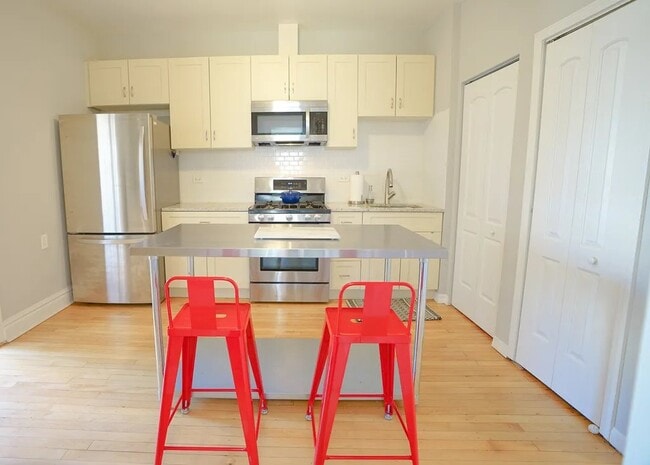 2940 N Allen Ave, Unit 2