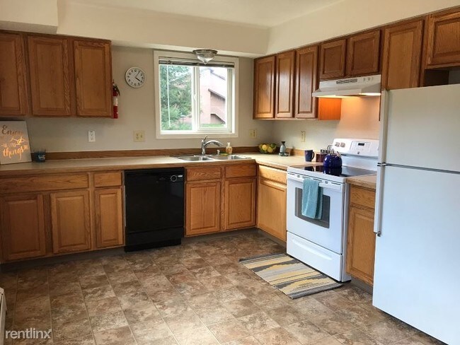 8621 Molanary Dr in Anchorage, AK - Building Photo - Building Photo