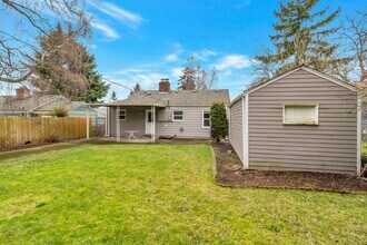 2120 NE 83rd St in Seattle, WA - Building Photo - Building Photo