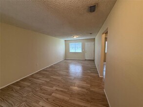 2744 Botts Landing Rd in DeLand, FL - Foto de edificio - Building Photo