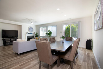 43784 Riunione Pl in Indio, CA - Foto de edificio - Building Photo
