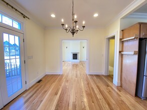 61 Cedar St, Unit 3 in Cambridge, MA - Foto de edificio - Building Photo
