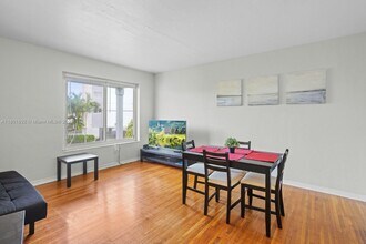 8100 Crespi Blvd in Miami Beach, FL - Building Photo - Building Photo