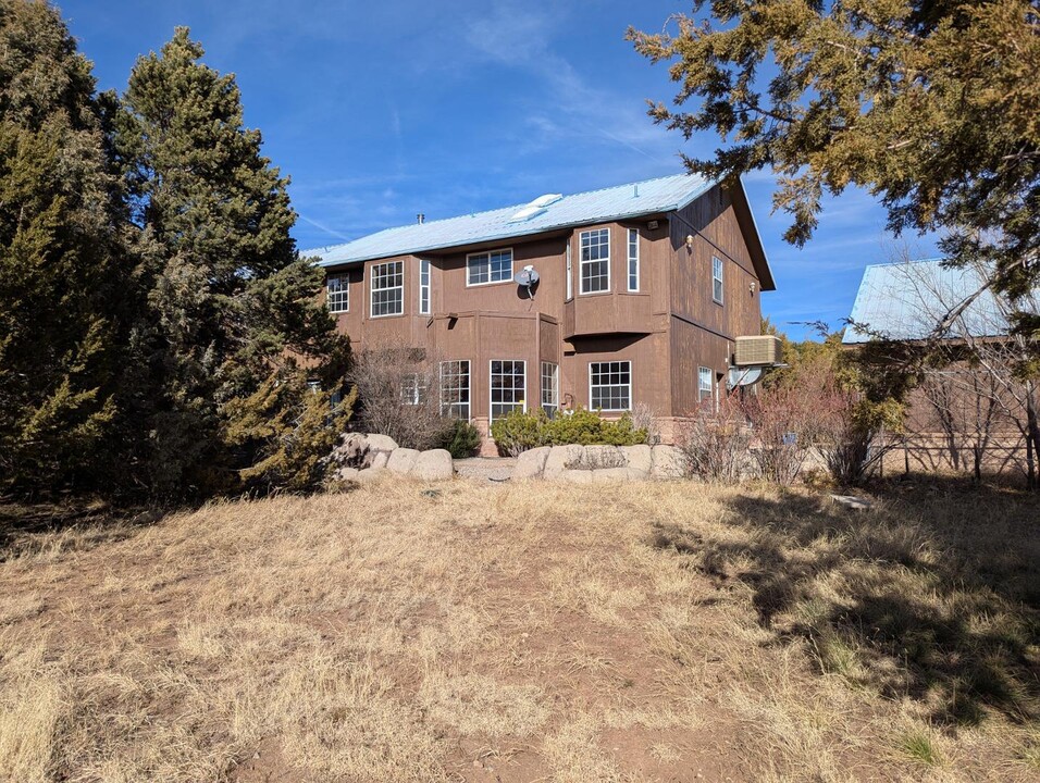 15 Puesta Del Sol in Cedar Crest, NM - Building Photo