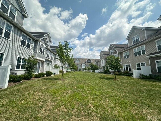 710 Greenland Square in Highland Park, NJ - Building Photo - Building Photo