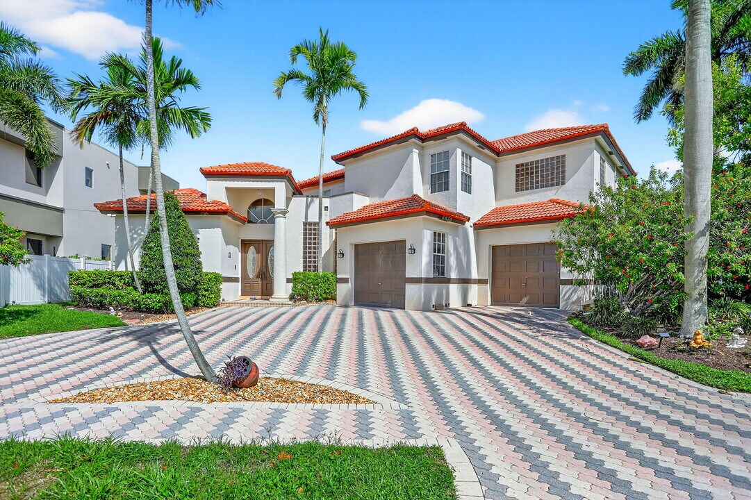 4830 NE 28th Ave in Lighthouse Point, FL - Building Photo