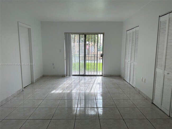 4715 NW 7th St in Miami, FL - Building Photo - Building Photo