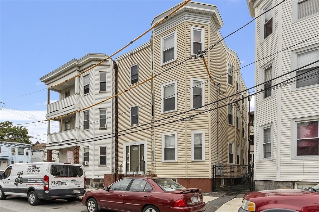 237 Walnut St in Chelsea, MA - Building Photo