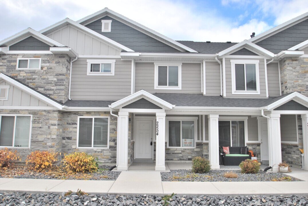 2254 W Nibley Pkwy in Logan, UT - Building Photo