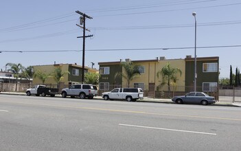 7450 Vineland Ave in Sun Valley, CA - Building Photo - Building Photo