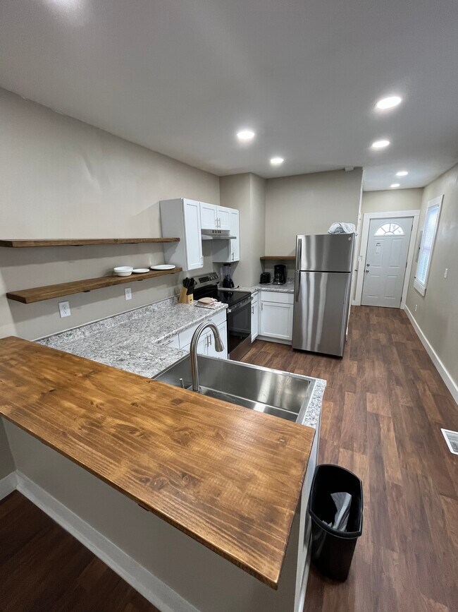 810 E 8th St, Unit #1 - Ground Floor in Muscatine, IA - Foto de edificio - Building Photo