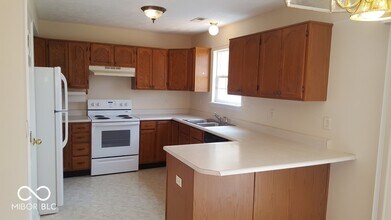 2184 Meadow Glen Blvd in Franklin, IN - Building Photo - Building Photo
