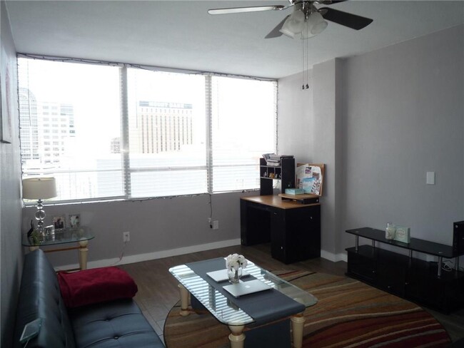 1800 Lavaca St, Unit A-806 in Austin, TX - Building Photo - Building Photo