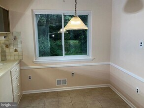 303 Charlton Ct in Silver Spring, MD - Building Photo - Building Photo