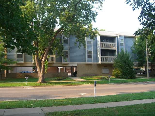 Bailey Apartments in Urbana, IL - Building Photo