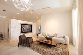 9895 NW 28th Terrace in Doral, FL - Building Photo - Building Photo