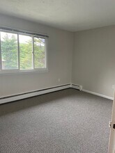 B 10 Nanni Dr in Winchester, CT - Building Photo - Building Photo