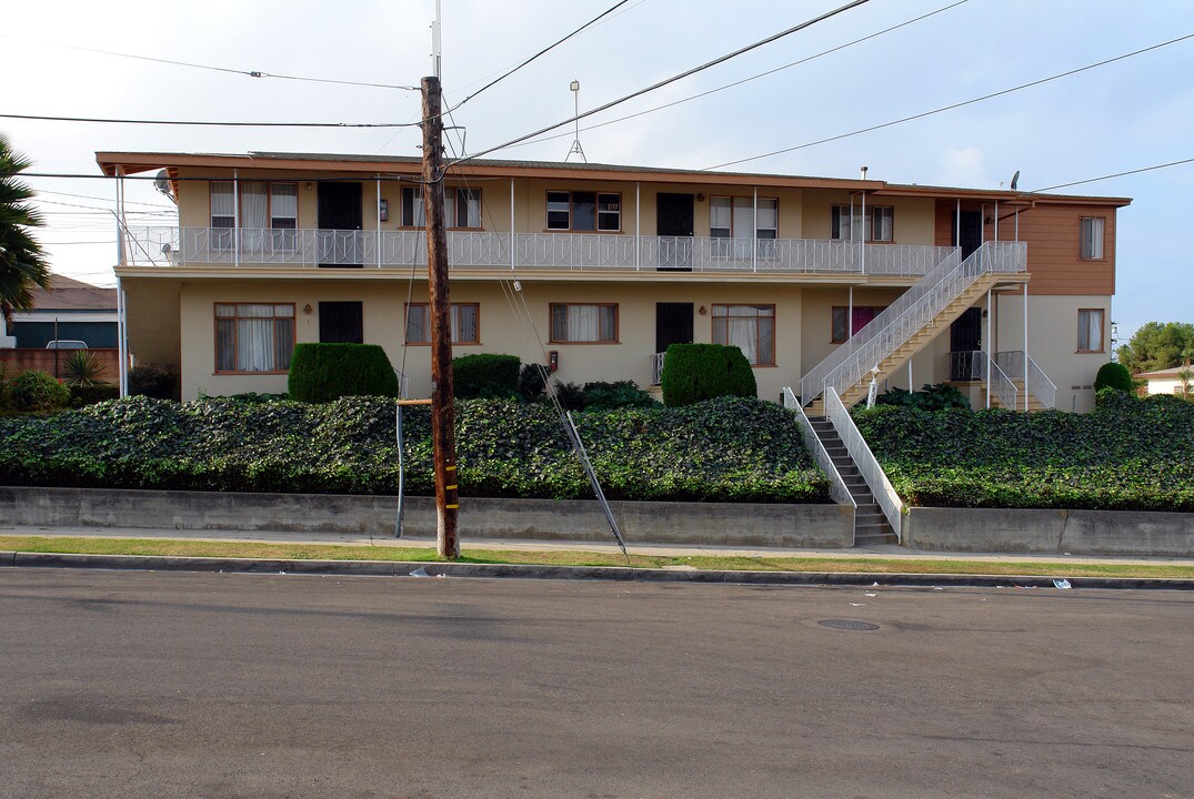 820 Cory Dr in Inglewood, CA - Foto de edificio