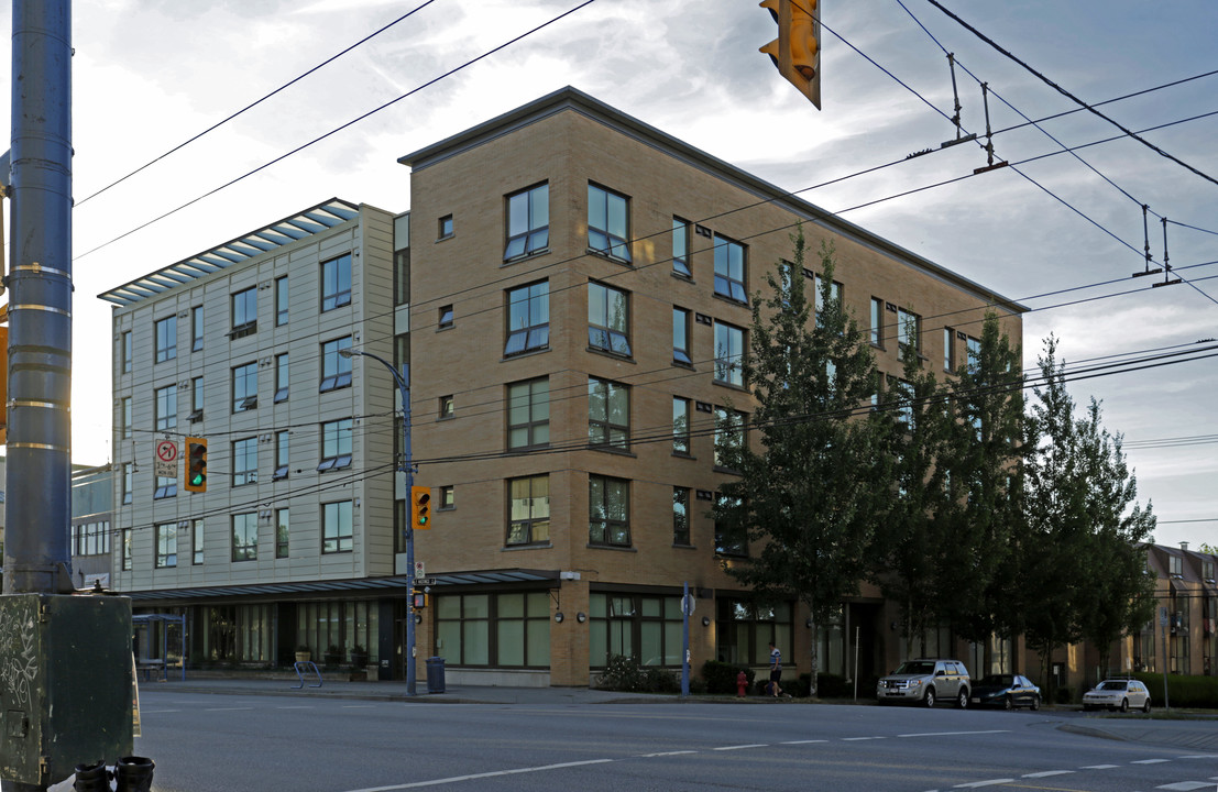 Smith Yuen Apartments in Vancouver, BC - Building Photo