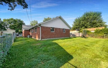 19 Crestview Dr in Greenwood, IN - Building Photo - Building Photo