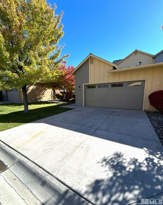 5718 Pumpkin Ridge Dr in Sparks, NV - Building Photo