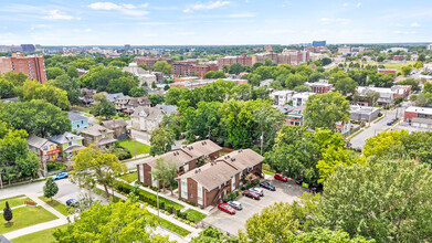 Charlotte Square - 3330-3368 Charlotte in Kansas City, MO - Foto de edificio - Building Photo