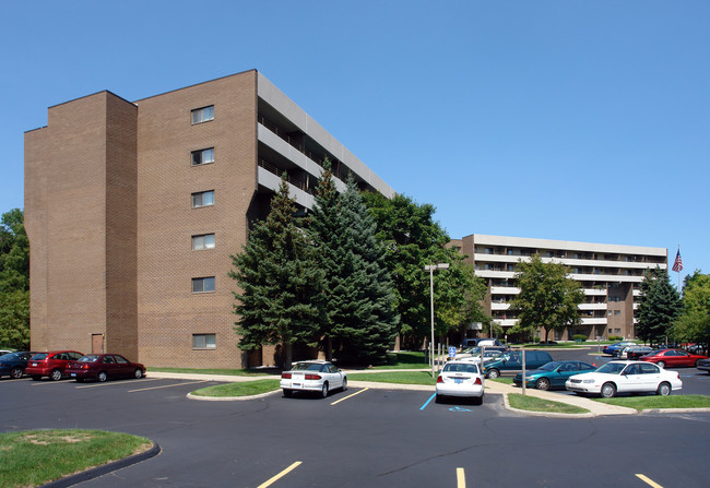 Walled Lake Villa Senior Living in Walled Lake, MI - Building Photo - Building Photo