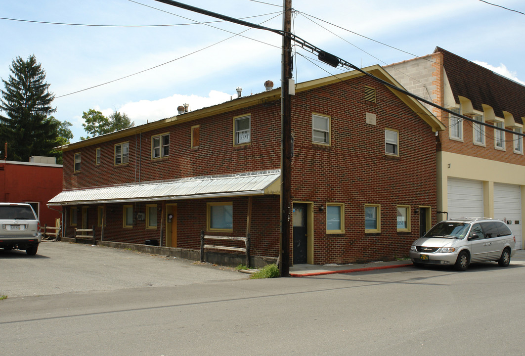 Perring Bldg in Lewisburg, WV - Building Photo