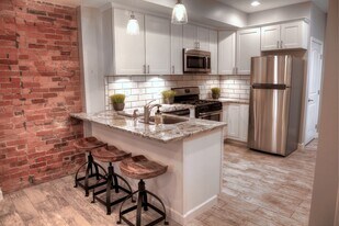 323 Parkwood Ave, Unit 323 Parkwood Ave in Columbus, OH - Building Photo